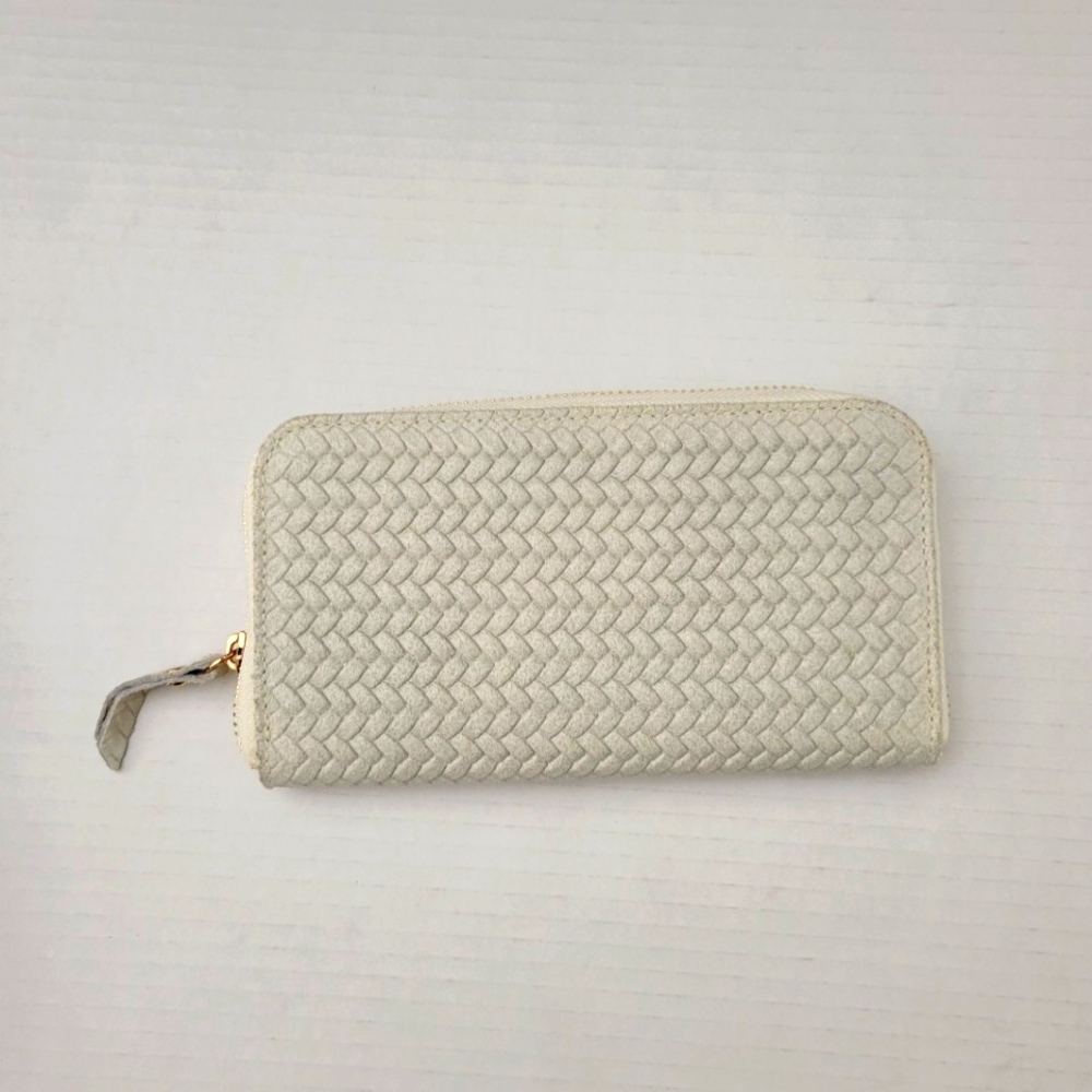 Mara's Taormina Leather Wallet/ off white & beige( inside). NWOT